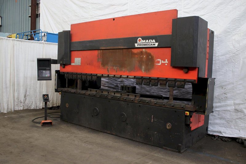 190 TON X 13'6" AMADA HYDRAULIC PRESS BRAKE: STOCK #76238