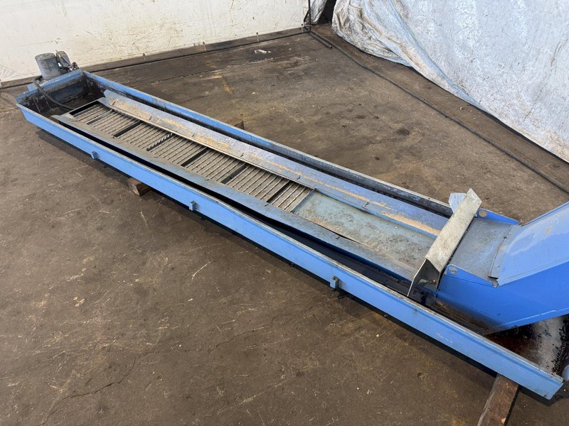 108&quot; LONG X 9&quot; WIDE HENNIG M5 POWERED CHIP CONVEYOR. STOCK # 1000525