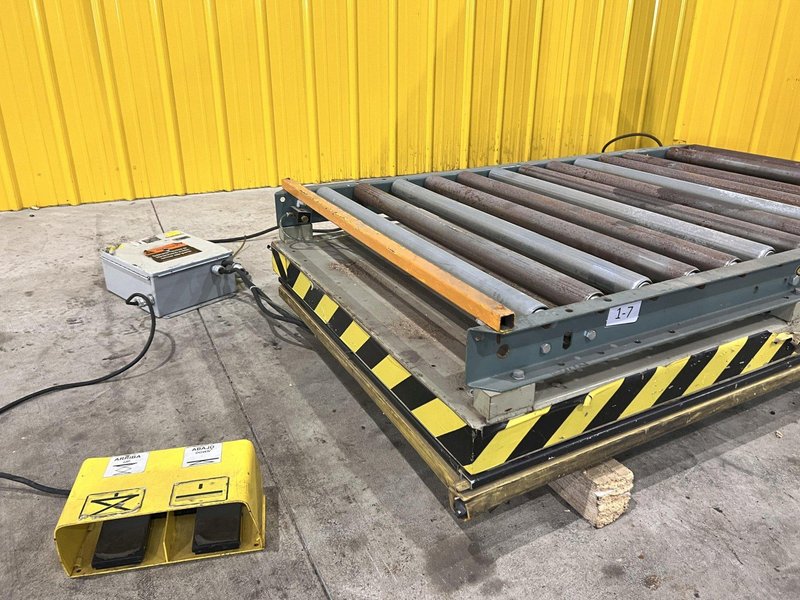 3500 LB X 60" X 36" SOUTHWORTH MODEL #4428610 HYDRAULIC SCISSOR LIFT TABLE WITH ROLLER TOP: STOCK #20934