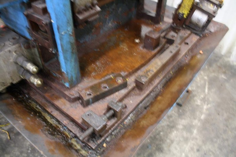 15 TON (EST) TISHKEN INCLINE HYDRAULIC CUTOFF PRESS:  STOCK #67389