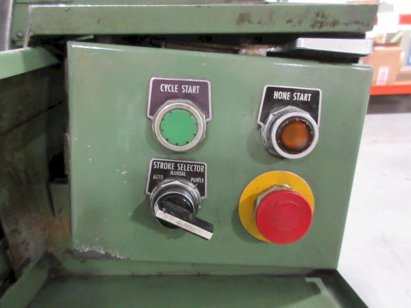 Sunnen Horizontal Honing Machine, MBC-1804-D, Auto Stroking, with Graco Endura-Flo 4D150 Air Op Fluid Transfer Pump- Auction Item