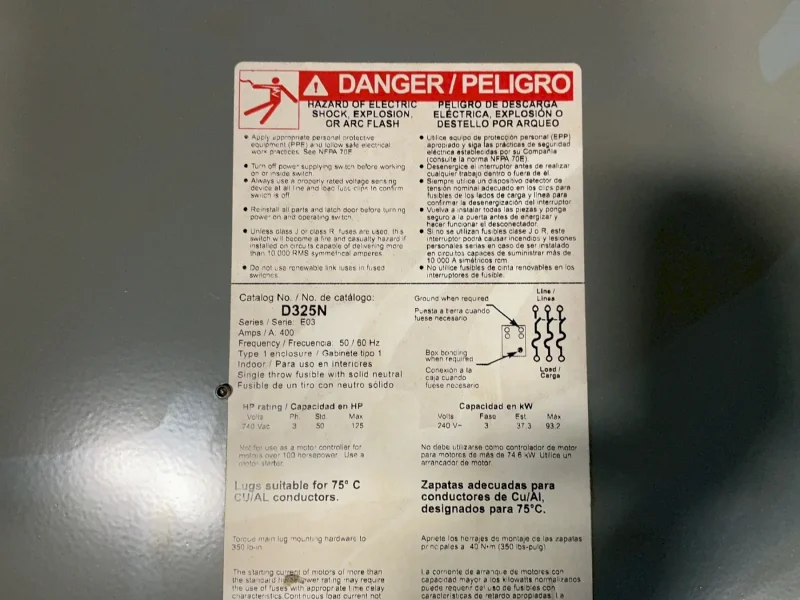SQUARE D 400 A / 240 V GENERAL DUTY FUSIBLE SAFETY SWITCH  -  D325N
