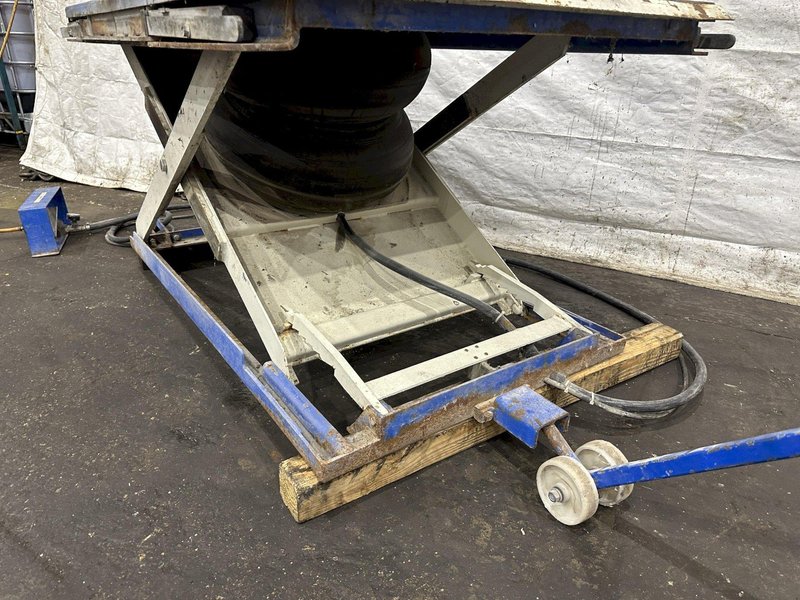 6000 LB CHISUM AIR BAG PLATFORM LIFT: STOCK #77681