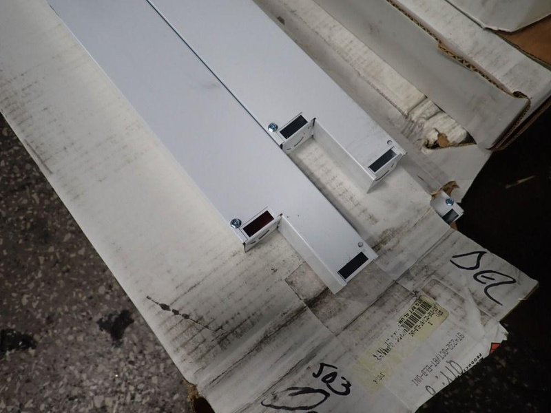 MERCURY ARCHITECTURAL LIGHTING 8' FLUORESCENT  UNEVEN HOUSING