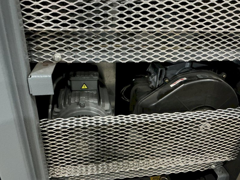 2005 20 HP ATLAS COPCO MODEL #SF15 ROTARY SCREW AIR COMPRESSOR : YOBRO #25157