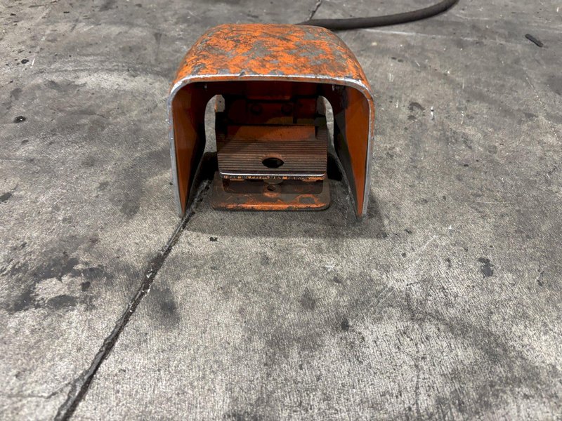 8&#039; X 1/4&quot; BETENBENDER HYDRAULIC POWER STEEL SQUARING SHEAR: STOCK #23332