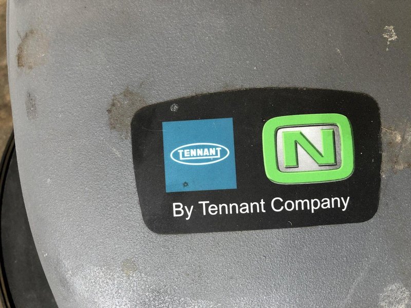 TENNANT MODEL BR-2000-DC FLOOR FINISHER: STOCK #13952