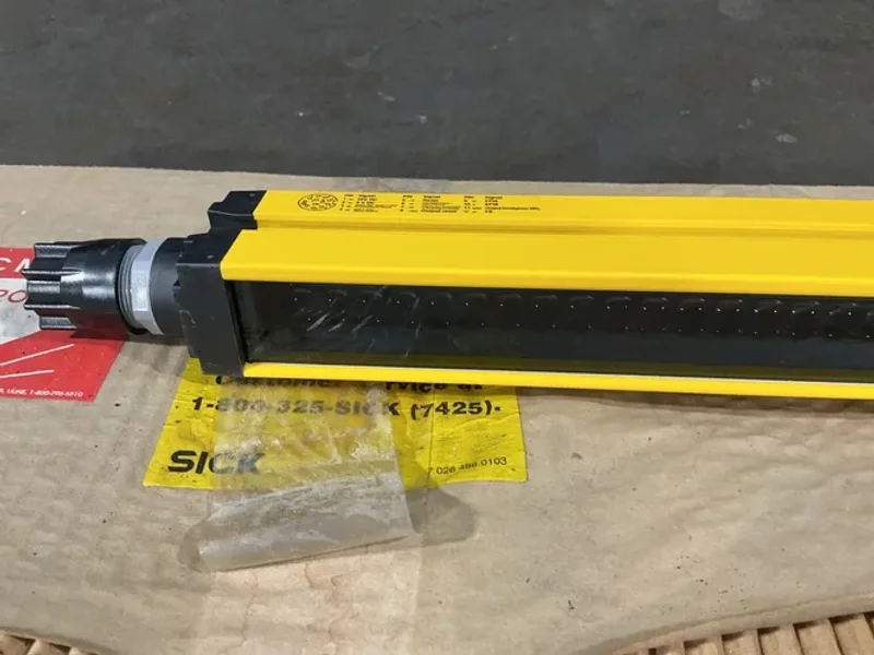 SICK 19 M SCANNING RANGE SAFETY LIGHT CURTAIN SENDER  -  C40S-0703DA010