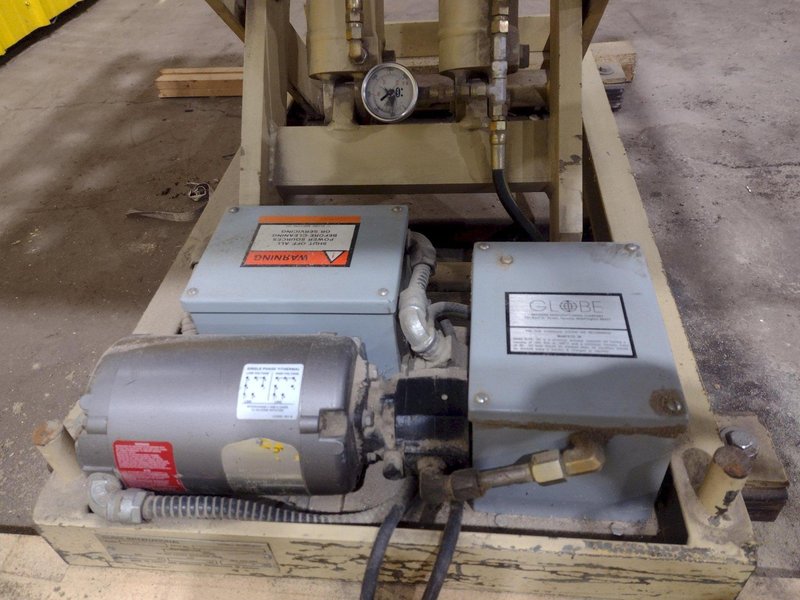 4,000 LBS X 72" X 36" GLOBE INTERNATIONAL HYDRAULIC SCISSOR LIFT TABLE, 110V: STOCK #20941