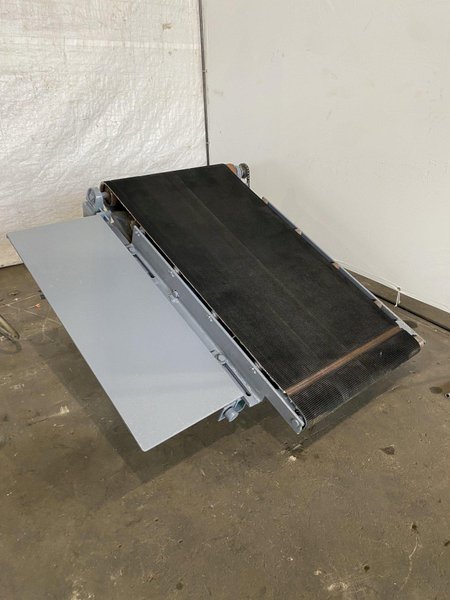32&quot; WIDE  X 72&quot; LONG POWERED INFEED/OUTFEED CONVEYOR. STOCK # 0950922