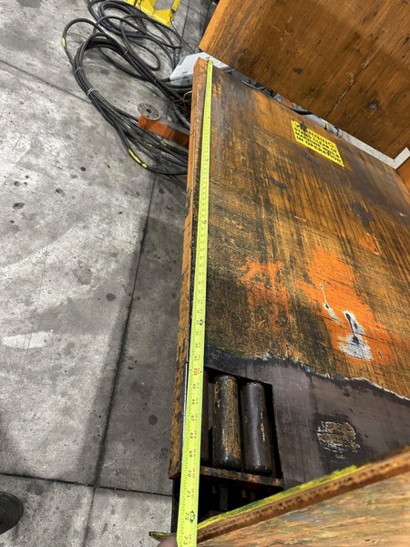 4,400 LBS CHERRY HYDRAULIC CLAMP &amp; FLIP PALLET INVERTER / TURNOVER MACHINE: STOCK #22320