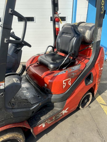 5000 LB TUSK MODEL 500 CG-16 LP GAS FORK LIFT: STOCK #77626