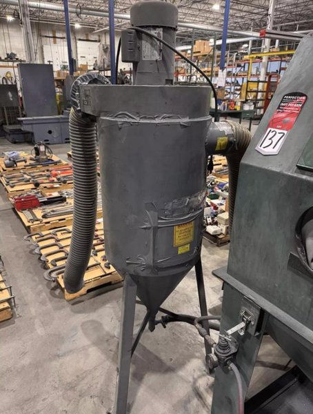 TRINCO 404X40SE DELUXE BLAST CABINET W 600RC MEDIA COLLECTOR. STOCK # 0653626