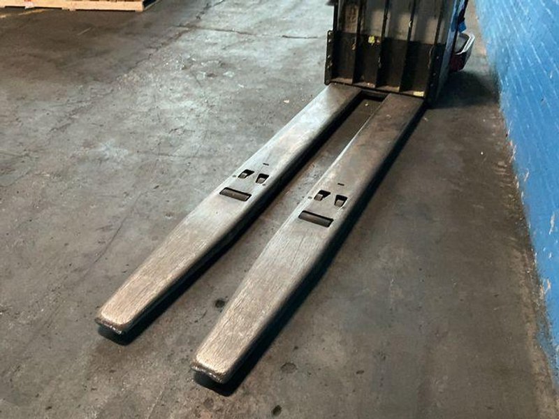 Raymond  8000 Lbs  Electric Pallet Jack  - 8410