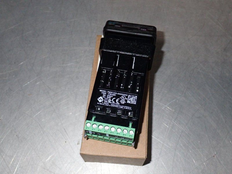 WATLOW BOX OF TEMP CONTROLLER   -  PM3C1EA-AAAAAAA