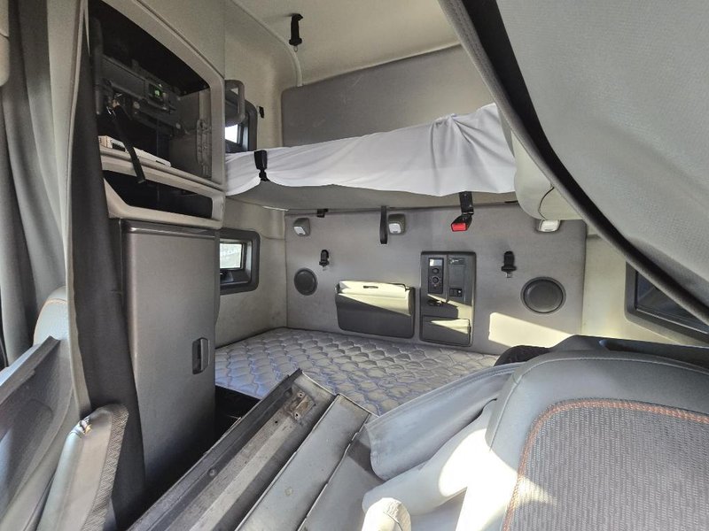 VOLVO VNL64T760 - Trucks