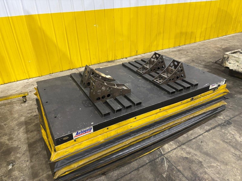 24,000 LBS X 7’ X 4’ AUTOQUIP HYDRAULIC LIFT TABLE: YOBRO #24356