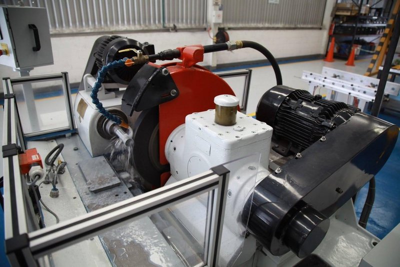 Cincinnati No. 2U-OD Hydraulic Universal Grinder, 1947 – REBUILT 2022