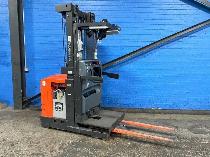 TOYOTA 3000 LBS ELECTRIC ORDER PICKER  -  6BPU15