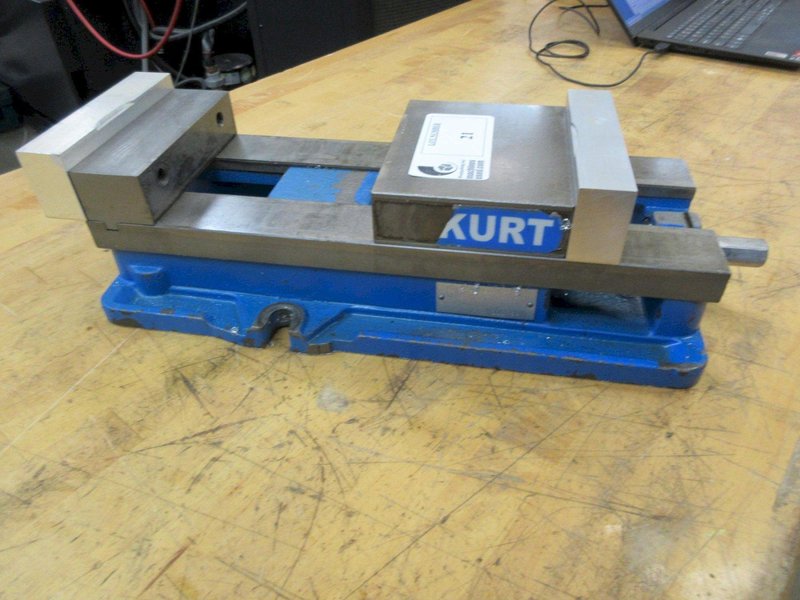 Kurt D688 6&quot; Machine Vise with Aluminum Soft Jaws and Handle- Auction Item