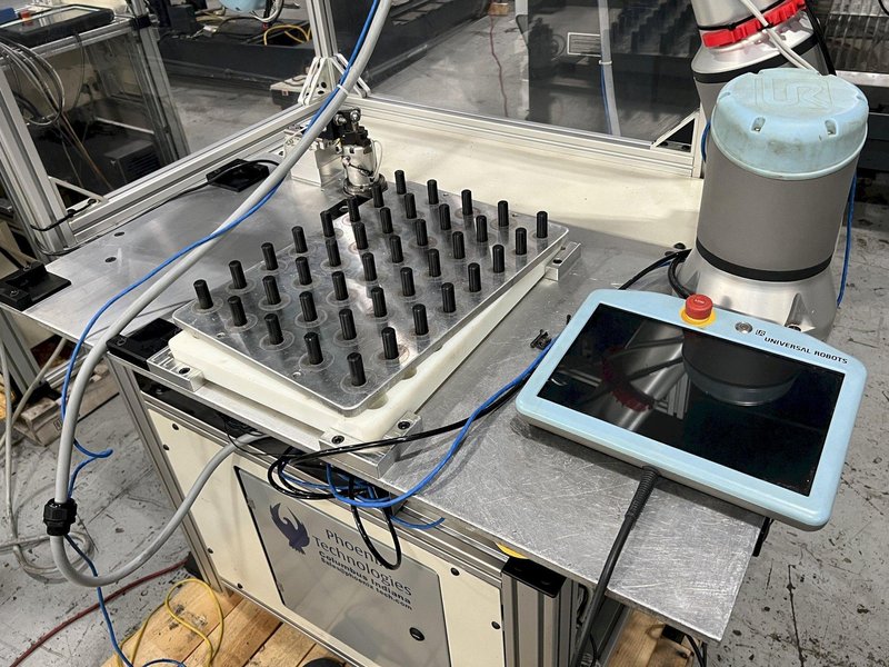 Universal Robots UR10e Cobot With Parts loading base/station. New-2021