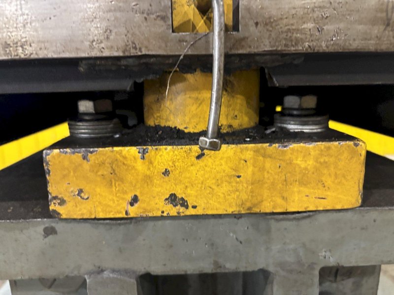 95 TON IRON CRAFTER MODEL 95-95 HMW HYDRAULIC IRON WORKER: STOCK #23333