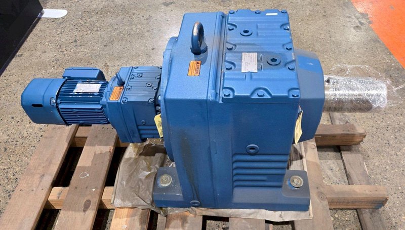 SEW EURODRIVE R147R77DRE80M4BE1HR GEARMOTOR USED