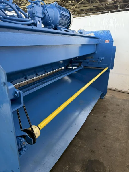 10’ X ¼” PACIFIC MODEL #250B10 HYDRAULIC SHEAR: STOCK #23403