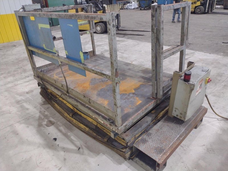 1,000 LB AMERICAN LIFTS MODEL T1-60-040 ELECTRIC PLAFORM LIFT: STOCK #20584