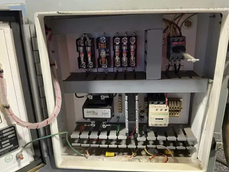 Eec  Electrical Distribution Unit  - 08-12-j-121472