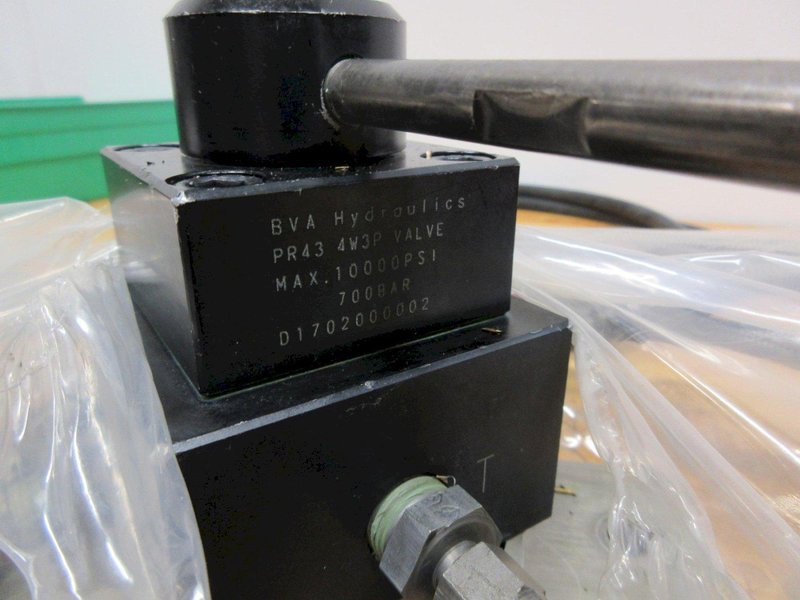 Lexair 5C 5 - Tri-Grip Collet Closer Mounted On Fixture W/ Open/Close Valve - Auction Item