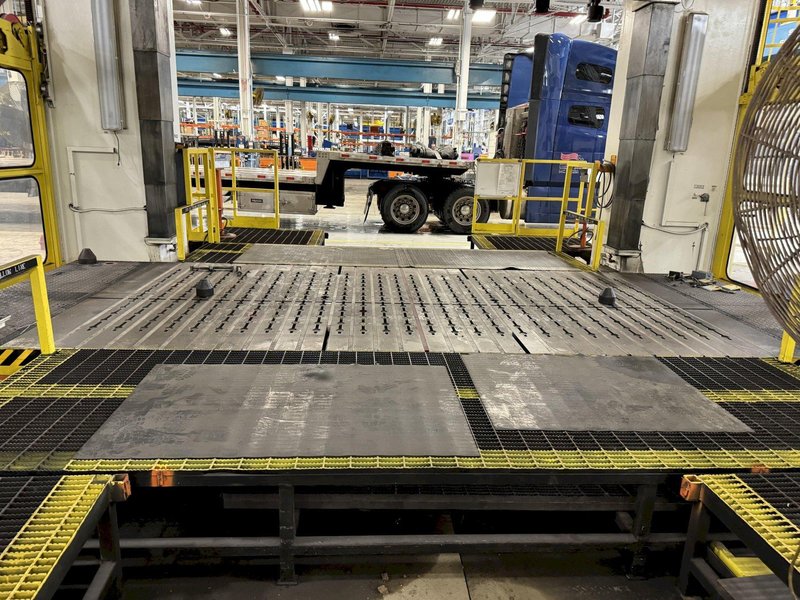 2500 TON SCHULER SMG HZPU-T-2250-4600/2450 HYDRAULIC PRESS. STOCK # 0902224