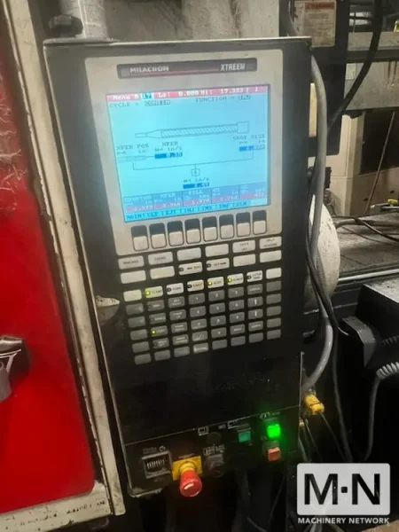880 TON 116 OZ CINCINNATI MILACRON MODEL MM880 INJECTION MOLDING MACHINE MFG 2002