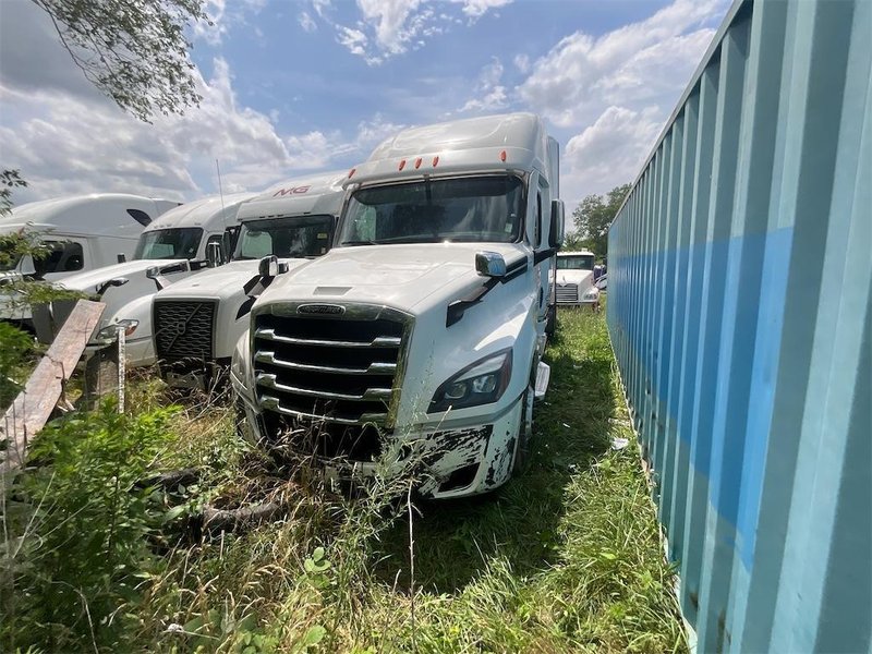 2021 Freightliner Cascadia 1FUJHHDR6MLMJ2151