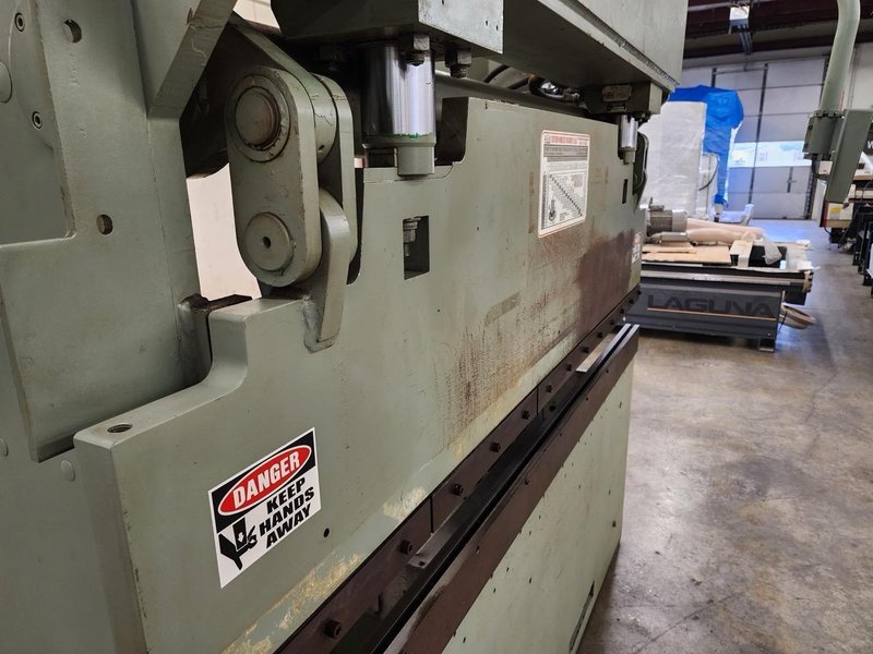 35 Ton X 6’ F.J. EDWARDS 35T-80 PRESS BRAKE-CNC Backguage