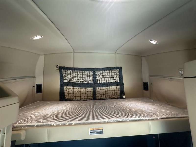 2022 Kenworth T680 1XKYD49X5NJ499897