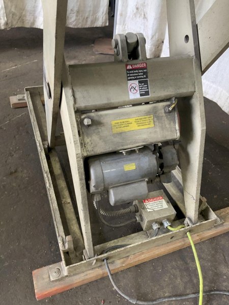 2000 LB 72"X 36" SOUTHWORTH HYDRAULIC SCISSOR LIFT TABLE: STOCK #81186