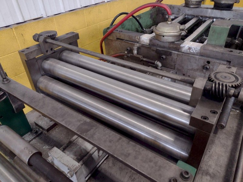 24" TRIAD DESIGN &amp; MFG FEEDER: STOCK #17013