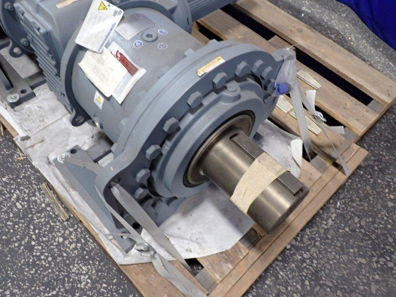 SEW EURODRIVE GEAR UNIT  -  KF107 CM112H/NR/HR/TF/AS1H/KK