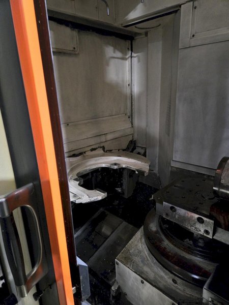 Mazak HCN-4000 400mm HMC, 2012 – 80 Tools, Full 4th Axis, CAT40, Probing, Chip Conveyor