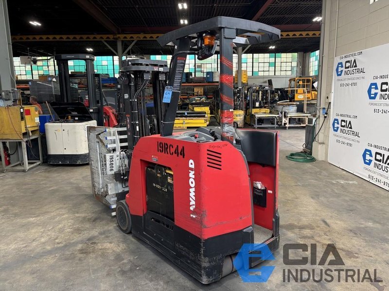 2019 - 5,000 LB. RAYMOND MODEL 425-C50TT STAND-UP ELECTRIC FORKLIFT