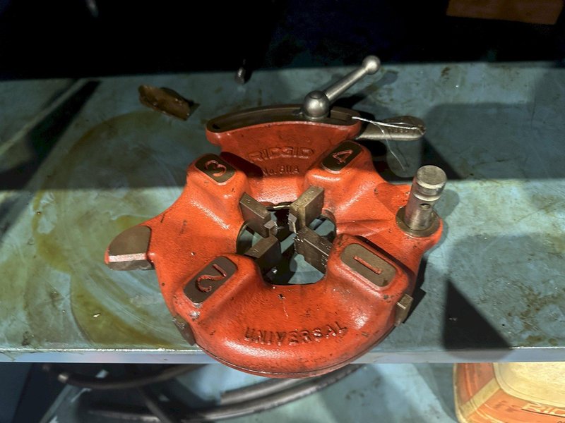 2" RIDGID MODEL # 1822- I BOLT &amp; PIPE THREADER: STOCK #77605