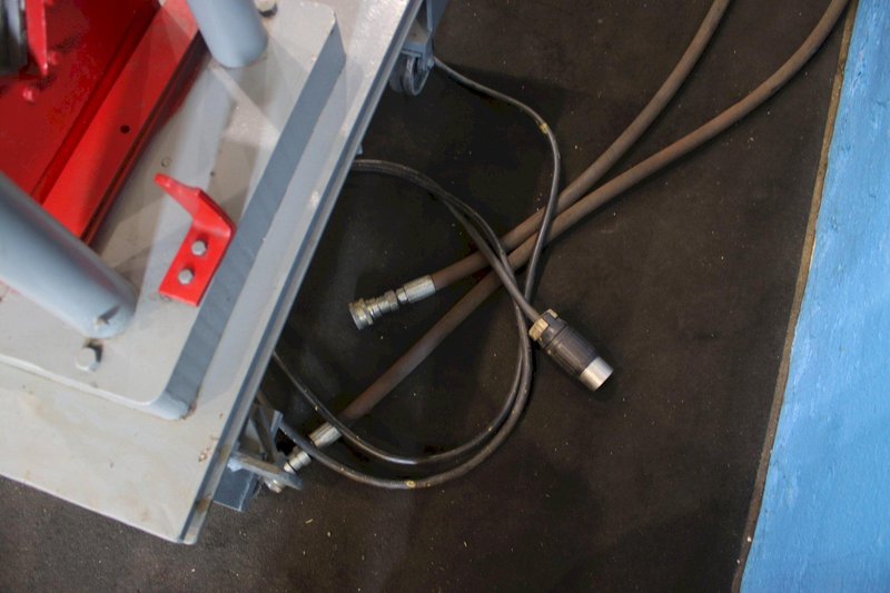 6" X 6" X 1/2"  WHITNEY HYDRAULIC ANGLE SHEAR: STOCK #63730