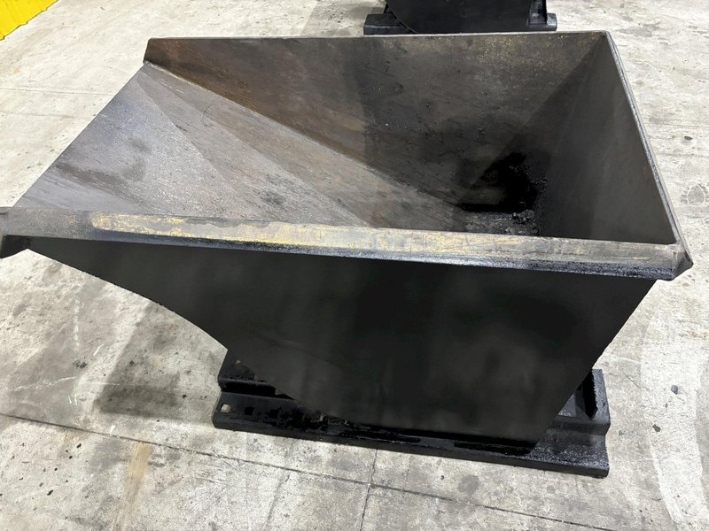 1/2 CU. YARD x 4,000 LBS CAPACITY APEX SELF DUMPING BIN HOPPER: STOCK #21813