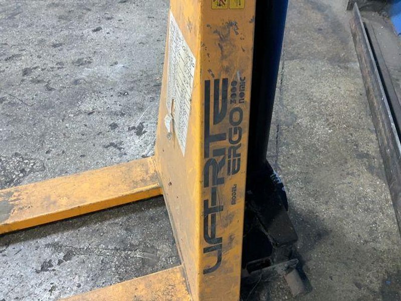LIFT-RITE 3000 LBS ERGO 3000 NOMIC PALLET JACK   -  RG30M