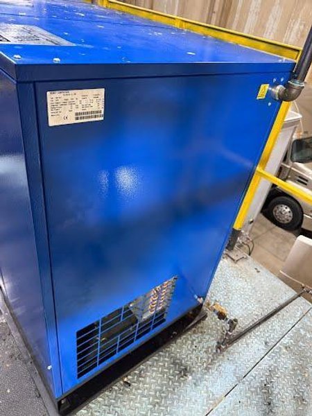 20 HP QGS‑20 Rotary Screw Air Compressor, 2015 – 125 PSI, 82 CFM, 2200 hours