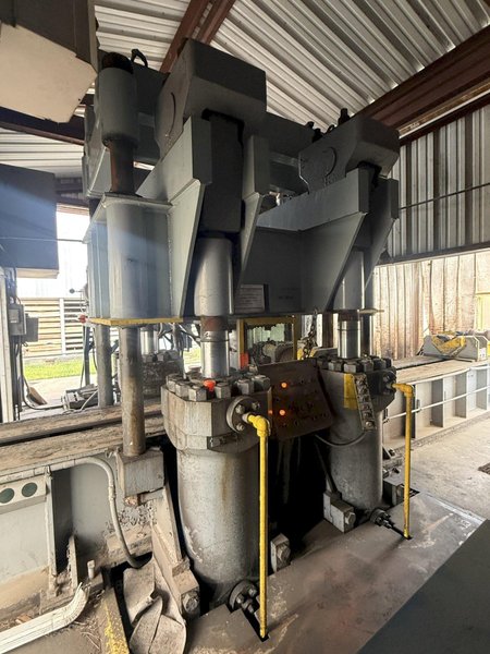 2000 TON HEAVY DUTY 4-POST HYDRAULIC PRESS: YOBRO #25137