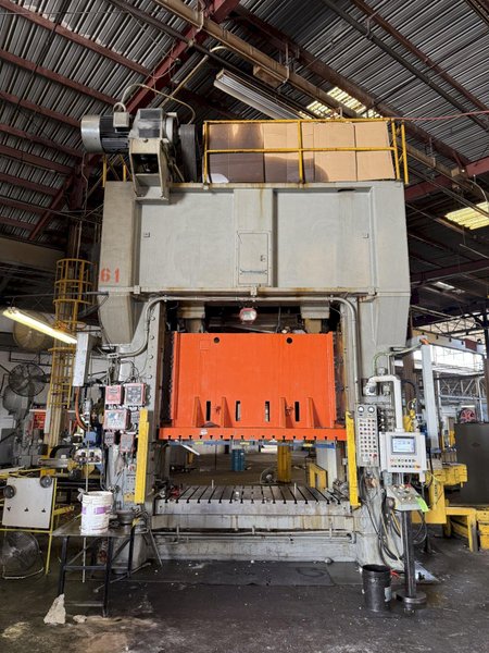 800 TON MINSTER E2-800-108-60 HEAVI-STAMPER STRAIGHT SIDE DOUBLE CRANK PRESS. STOCK #0430926