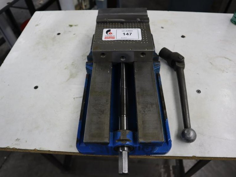 Kurt D688 6" Machine Vise with Steel Hard Jaws and Handle- Auction Item