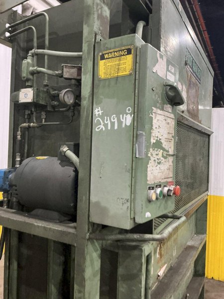 30" X 60" FOX VERTICAL HYDRAULIC BALER: YOBRO #24940